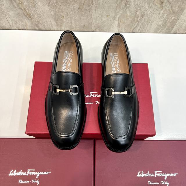 原版真皮大底 品牌：Ferragamo 菲拉格慕 标准码：男码39–44 38 45定做 等级：官网同款 顶级原单 材料：原版顶级牛皮 胎牛皮内里 原版真皮大底